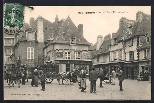 AK Quimper, La Place Terre-au-Duc animée avec charrettes et passants