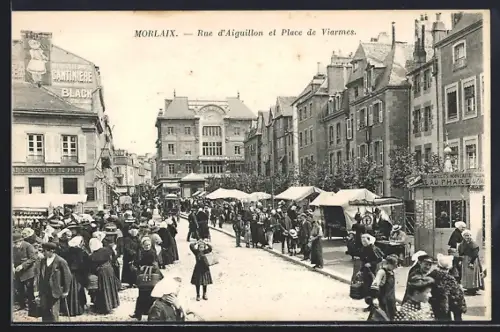 AK Morlaix, Rue d`Aiguillon et Place de Viarmes animées avec foule et étals de marché