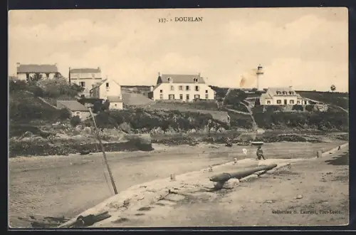 AK Doëlan, Vue sur le phare et les maisons du port