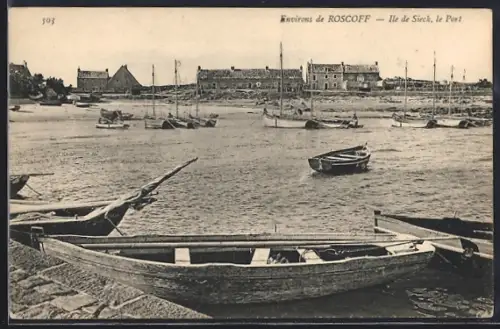 AK Île de Sieck, Le Port, Vue sur les bateaux amarrés et les bâtiments en arrière-plan
