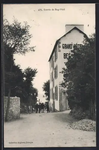 AK Beg-Meil, Entrée avec le Grand Hôtel et passants sur le chemin