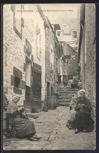 AK Douarnenez, La vieille Rue Grivart au petit Port