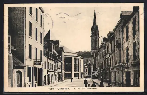 AK Quimper, La Rue de Douarnenez avec vue sur le clocher de l`église