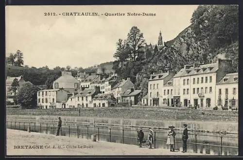 AK Châteaulin, Quartier Notre-Dame avec vue sur les bâtiments et la falaise