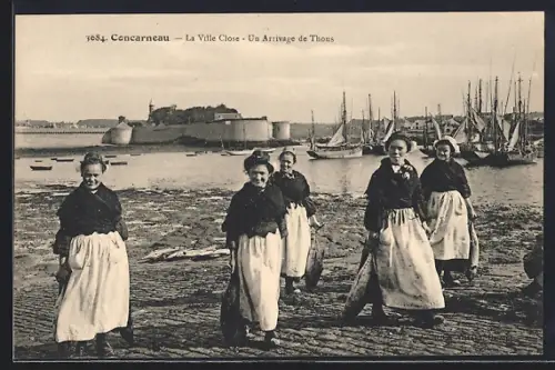 AK Concarneau, La Ville Close, Un Arrivage de Thons