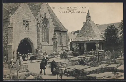 AK Saint-Jean-du-Doigt /Finistère, Portail de l`Église et Oratoire