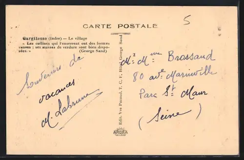 AK Gargilesse /Indre, Le village avec vue sur les collines et les toits entourés de verdure