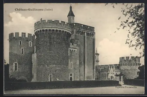 AK Château-Guillaume /Indre, Vue du château fort imposant et ses tours majestueuses