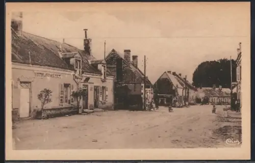 AK Meunet-Planches /Indre, Rue Principale avec bâtiments traditionnels et hôtel charmant
