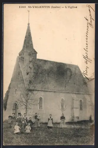 AK St-Valentin /Indre, L`Église avec groupe de villageois devant