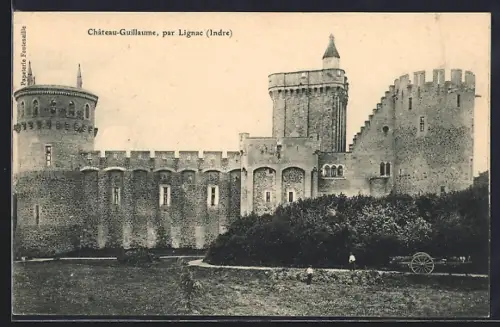 AK Château-Guillaume /Lignac, Vue du château avec ses murailles imposantes et sa tour majestueuse