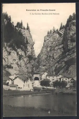 AK Col des Roches, Vue du côté suisse avec passage entre les falaises rocheuses