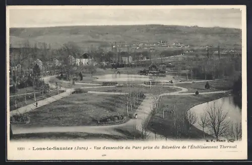 AK Lons-le-Saunier /Jura, Vue d`ensemble du Parc prise du Belvédère de l`Établissement Thermal
