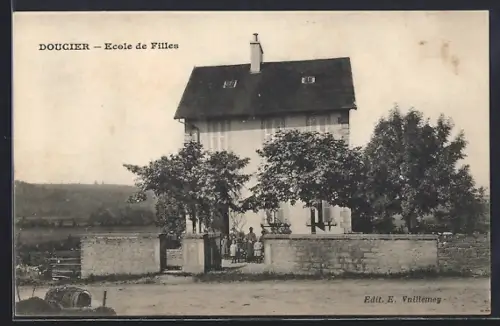 AK Doucier, Ecole de Filles