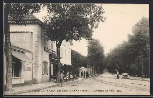 AK Lons-le-Saunier-les-Bains /Jura, Avenue de Courlans