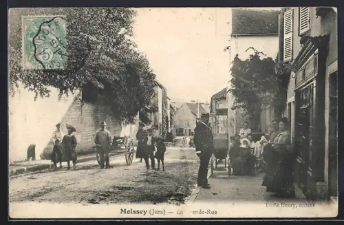 AK Moissey /Jura, La Grande-Rue animée avec passants et maisons
