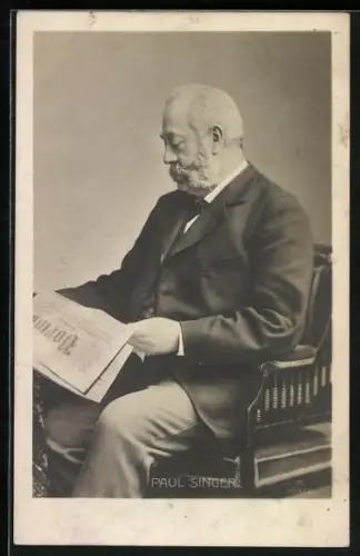 AK Paul Singer mit Zeitung