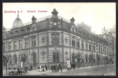 AK Bernburg, Kaiserl. Postamt mit Litfasssäule