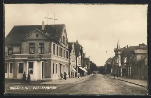 AK Bünde i. W., Bahnhofstrasse mit Café Domhoff