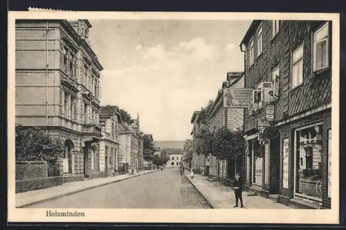 AK Holzminden, Geschäft von Curt Geifrig mit Strassenpartie