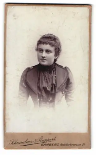 Fotografie Schraudner & Ruppert, Bamberg, Pödeldorferstrasse 21, Porträt einer Dame