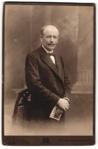 Fotografie C. Pietzner, Wien, Kärntnerstrasse 42, Porträt eines eleganten Herrn