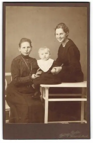 Fotografie Hedwig Bode, Friesach /Mark, Gesche mit Tochter und Enkelkind