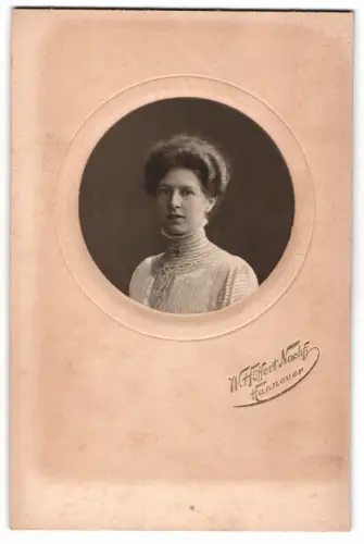 Fotografie W. Höffert Nachf., Hannover, Adeline im Jahr 1909