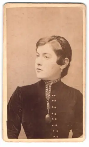 Fotografie E. B. Hinman, Clarinda, Porträt einer jungen Frau