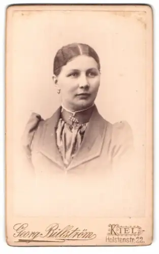 Fotografie Georg Billström, Kiel, Holstenstr. 22, Porträt einer jungen Frau