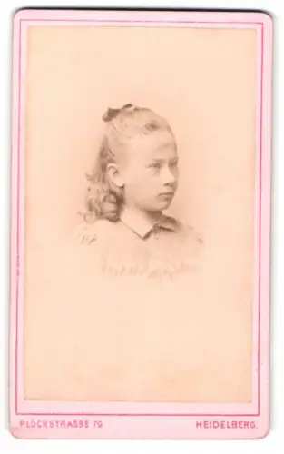 Fotografie Eduard Schultze, Heidelberg, Plöckstrasse 79, Porträt eines jungen Mädchens