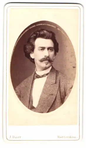 Fotografie J. Baer, Rotterdam, Schiedamschen Singel 55, Porträt eines Mannes
