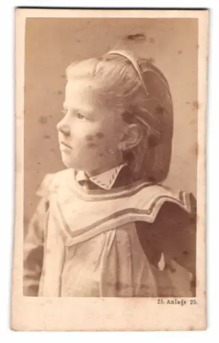 Fotografie J. Schulze, Heidelberg, Anlage 25, Porträt eines Kindes im Profil