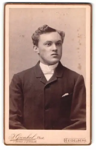 Fotografie J. Gunkel, Heidelberg, Anlage 25, Portrait eines jungen Mannes