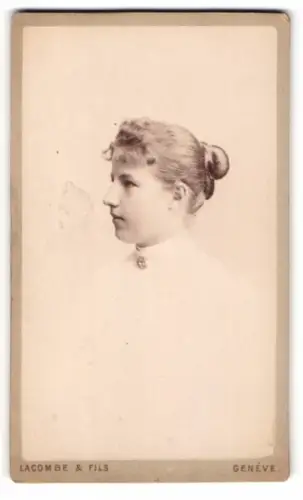 Fotografie Lacombe & Fils, Genève, Rue de l`Université 8, Porträt einer jungen Frau im Profil