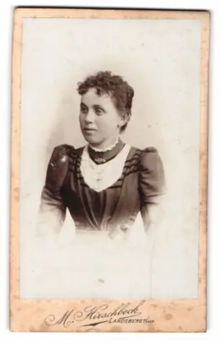 Fotografie M. Kirschbeck, Landsberg, Brudergasse 216, Porträt einer Dame