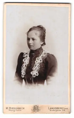 Fotografie M. Hirschbeck, Landsberg am Lech, Brudergasse 216, Porträt einer jungen Frau