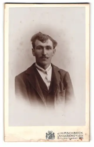 Fotografie J. Hirschbeck, Landsberg am Lech, Brudergasse 216, Porträt eines jungen Mannes
