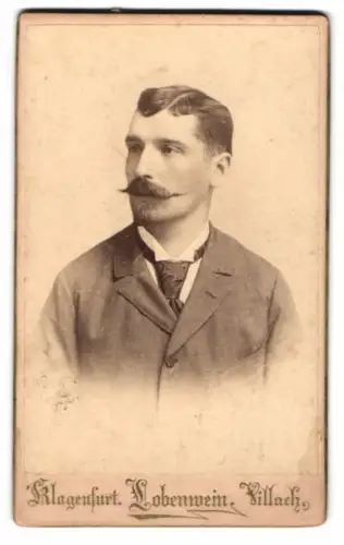 Fotografie V. Lobenwein, Klagenfurt, Völkermarkterstrasse 1, Portrait eines eleganten Herrn