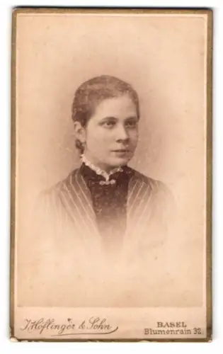 Fotografie J. Höflinger & Sohn, Basel, Blumenrain 32, Porträt einer jungen Frau