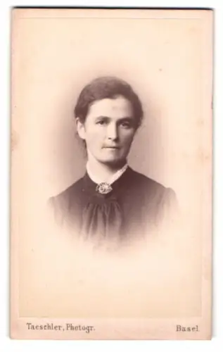 Fotografie Taeschler, Basel, Porträt einer Dame