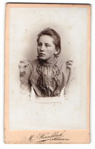 Fotografie M. Kirschbeck, Landsberg, Brudergasse 216, Porträt einer Frau