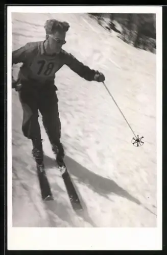 Foto-AK Skifahrer bei rasanter Abfahrt