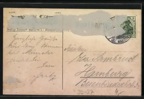 Foto-AK Infanterie-Soldatengruppe vor einer Wellblechbaracke