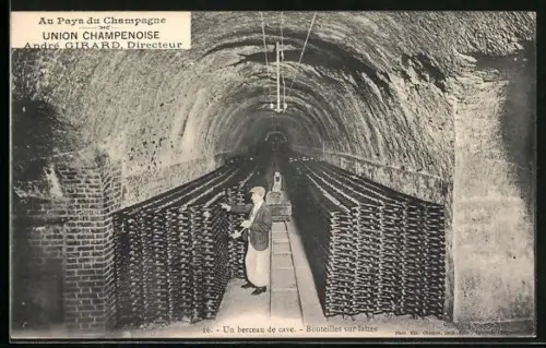 AK Au Pays de Champagne, Union Champenoise, Un berceau de cave, Bouteilles sur lattes