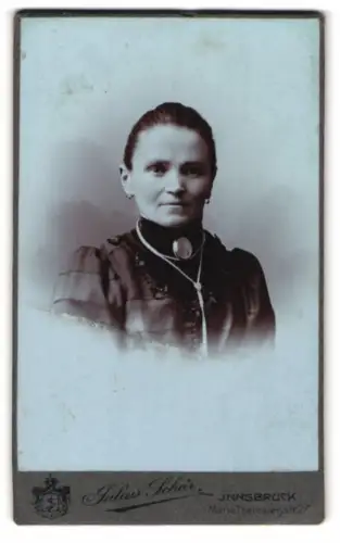 Fotografie Julius Schär, Innsbruck, Maria-Theresienstrasse 27, Porträt einer Dame