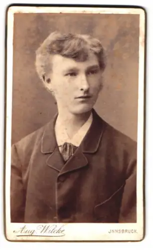 Fotografie August Wilcke, Innsbruck, Rudolfsstrasse 3, Porträt eines jungen Mannes