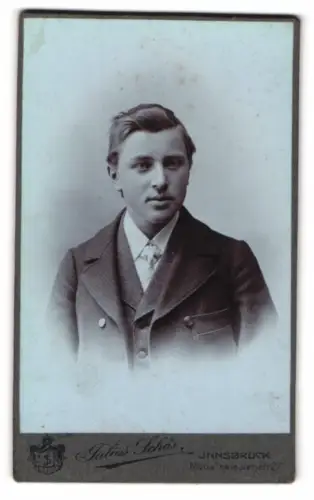 Fotografie Julius Schär, Innsbruck, Maria Theresienstr. 27, Porträt eines jungen Mannes
