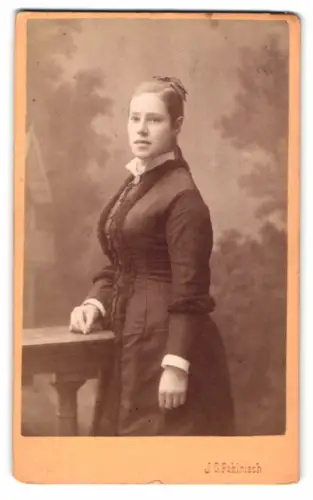 Fotografie J.G. Pohlnisch, Krems, Alleestrasse 22, Porträt einer jungen Frau
