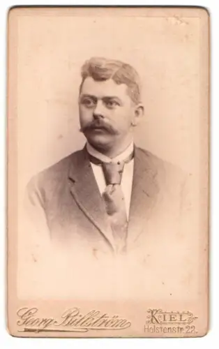 Fotografie Georg Billström, Kiel, Holstenstrasse 22, Porträt eines Mannes
